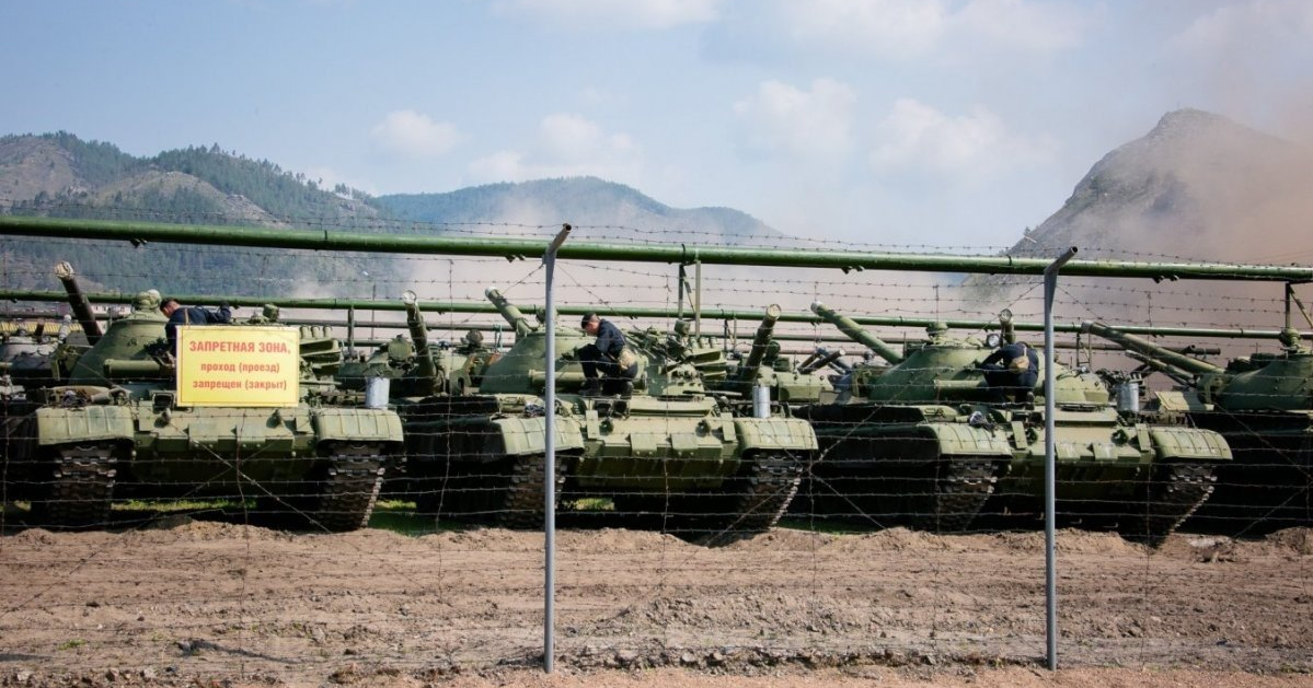 Російські танки Т-62 на базах зберігання