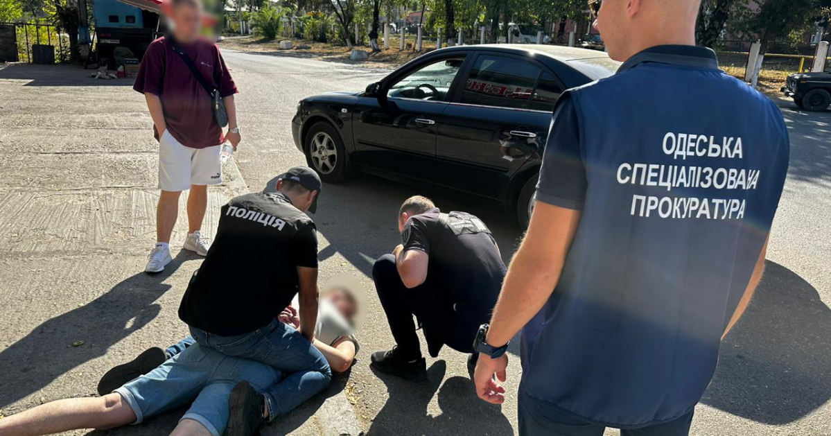 На Одещині затримали правоохоронця, який за гроші намагався переправити військовозобов’язаного через кордон