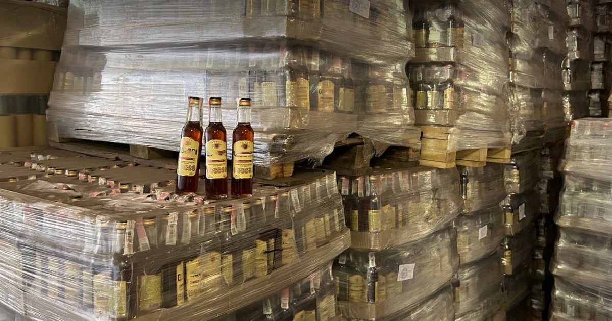 БЕБ викрило підпільне виробництво алкоголю. Контрафакт продавали у понад 300 магазинах Львова