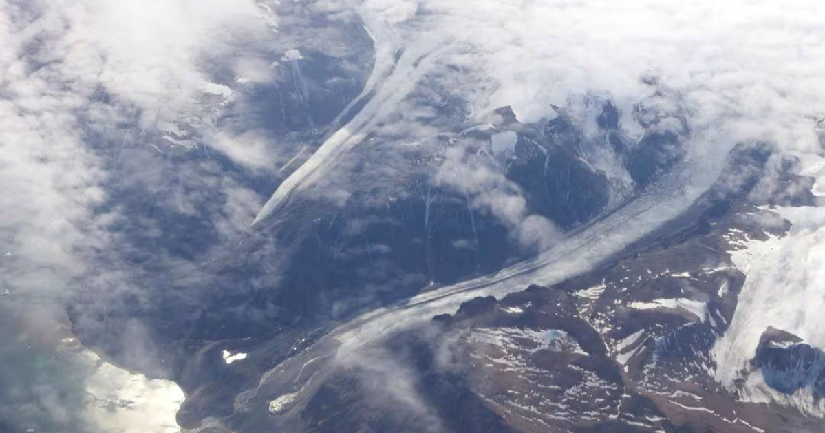 Долини, порізані льодовиками Гренландського льодовикового щита вздовж гір Гренландії