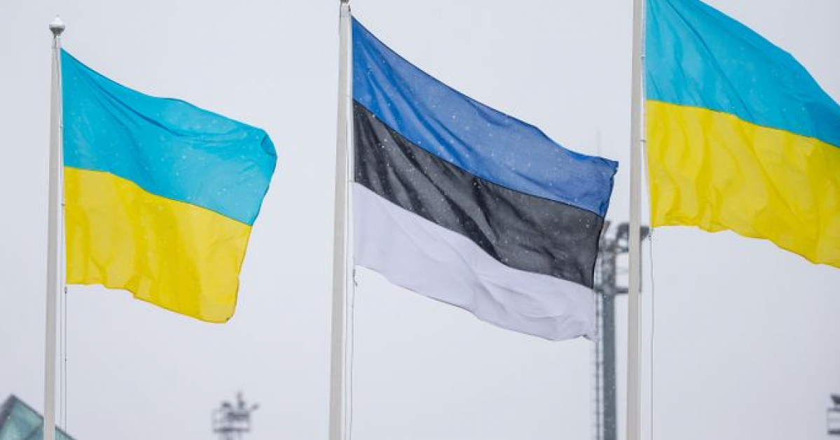 прапори Естонії та України