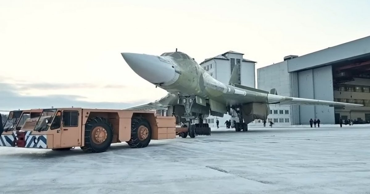 Викатка із заводського цеху російського Ту-160М, складеного із 