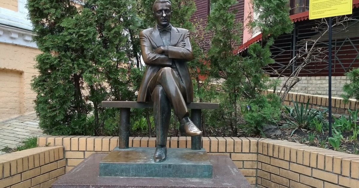 Пам'ятник Михайлу Булгакову в Києві