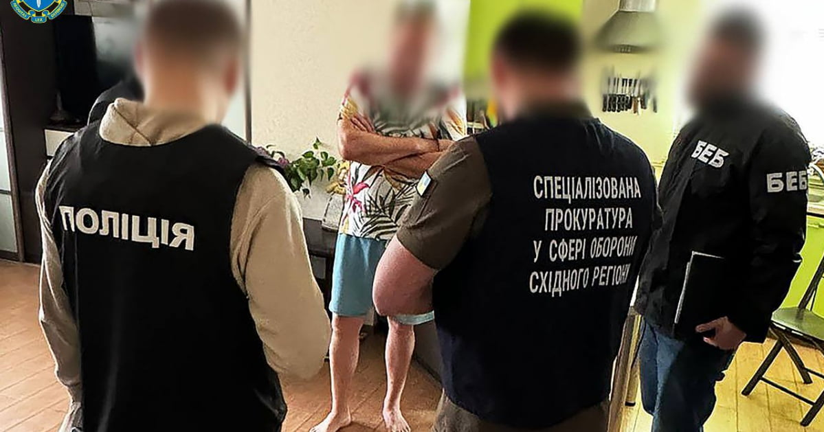Двом посадовцям Дніпровської міськради повідомили про підозру